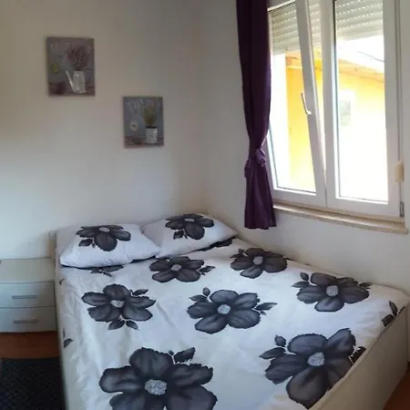 Appartamento With A Parking Space - 13416 Pola