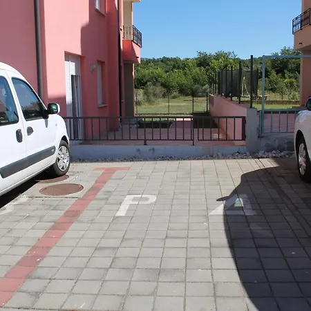 Apartment With A Parking Space - 13416 Pula